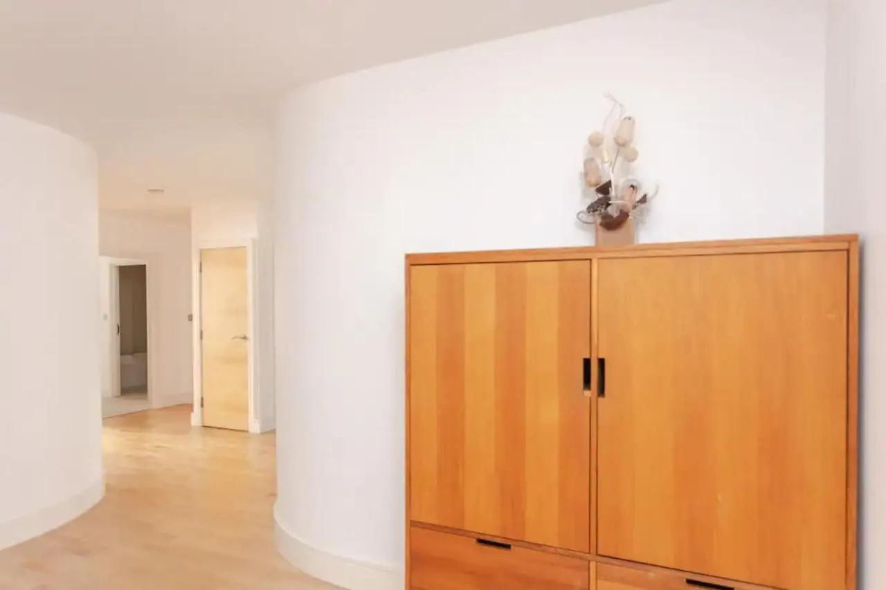 Spacious 2 Bedroom Flat On Bermondsey St London Apartment