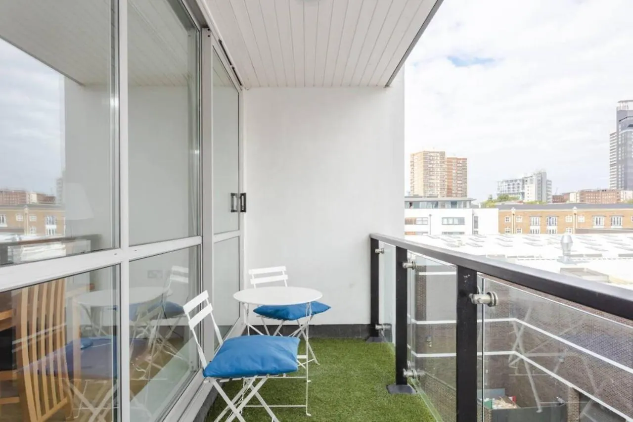 Spacious 2 Bedroom Flat On Bermondsey St London
