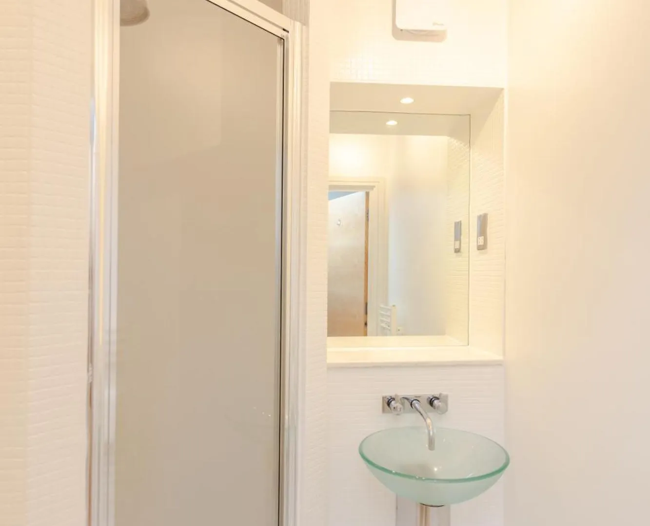 Spacious 2 Bedroom Flat On Bermondsey St London