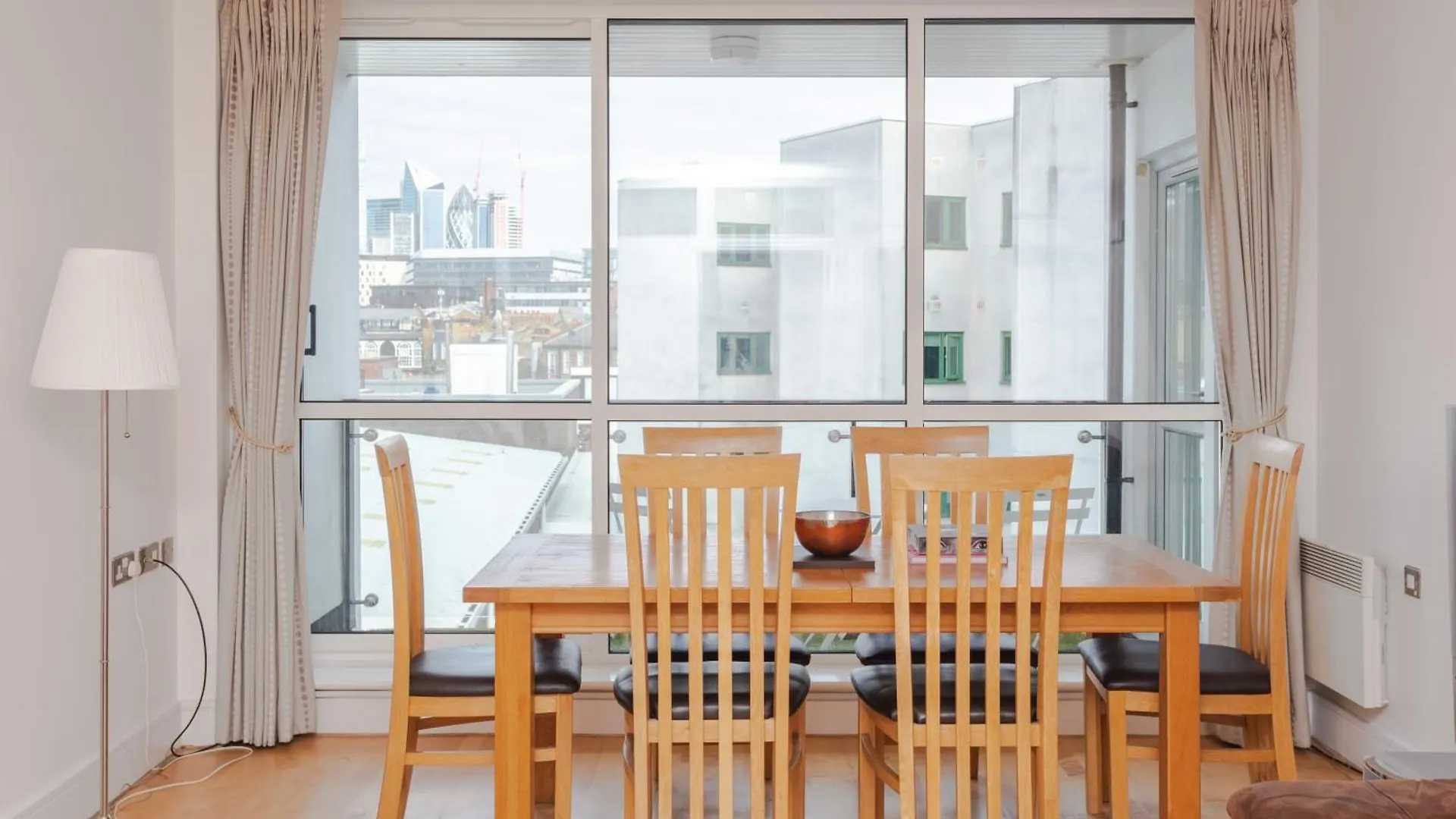 Spacious 2 Bedroom Flat On Bermondsey St London