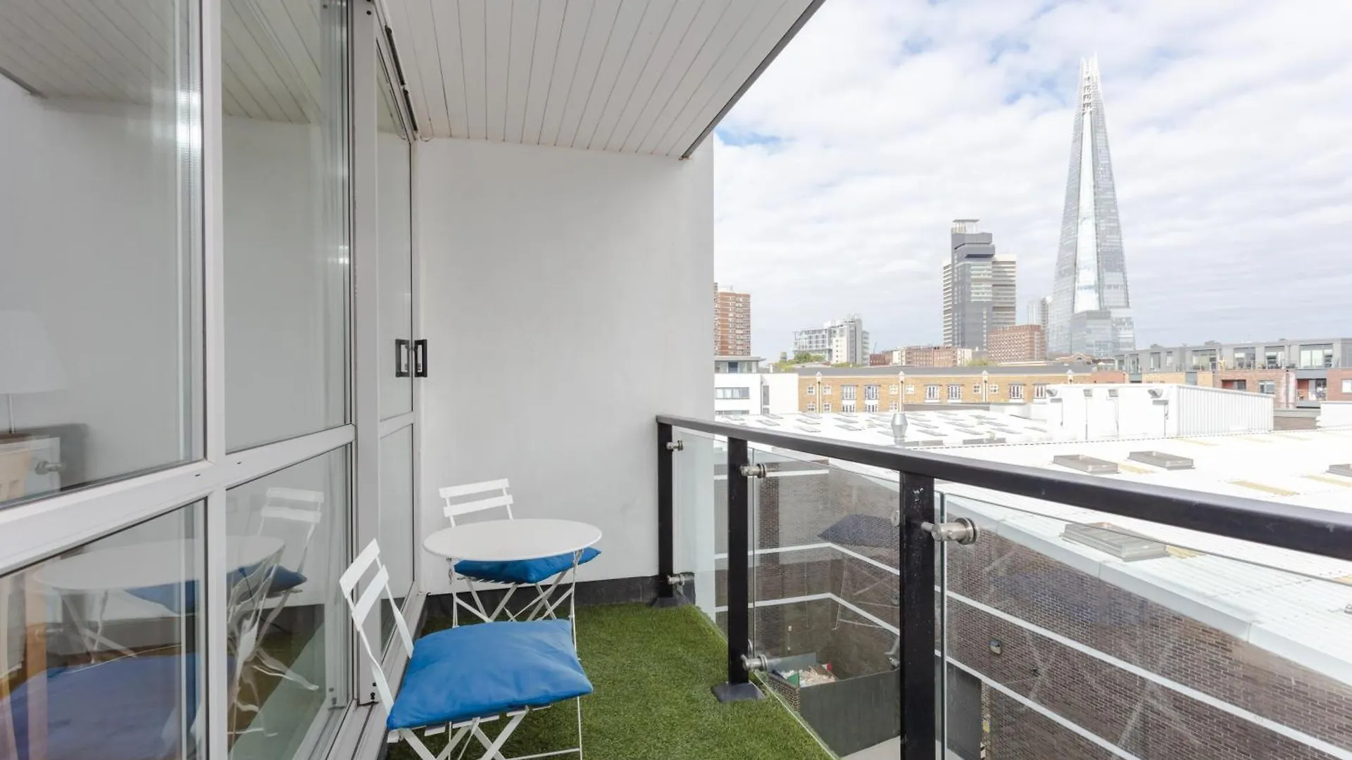 Spacious 2 Bedroom Flat On Bermondsey St London